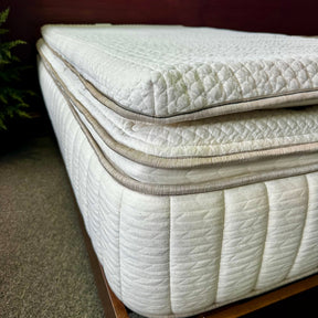 Stumptown Luxe Topper